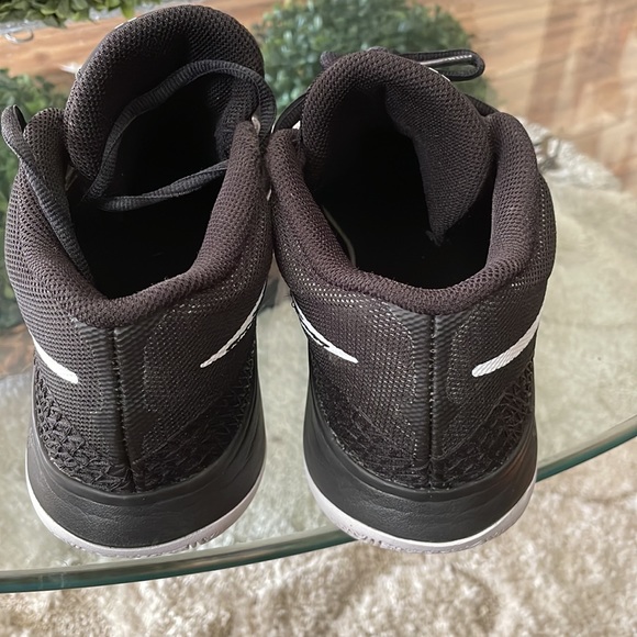 Nike Kyrie Flytrap 6 Sneakers Men’s Size 7 - Picture 4 of 6